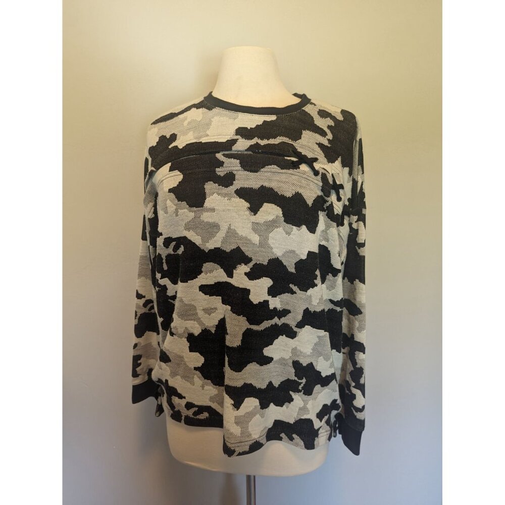 Nanette Lepore Size Large Camo Pullover Sweater